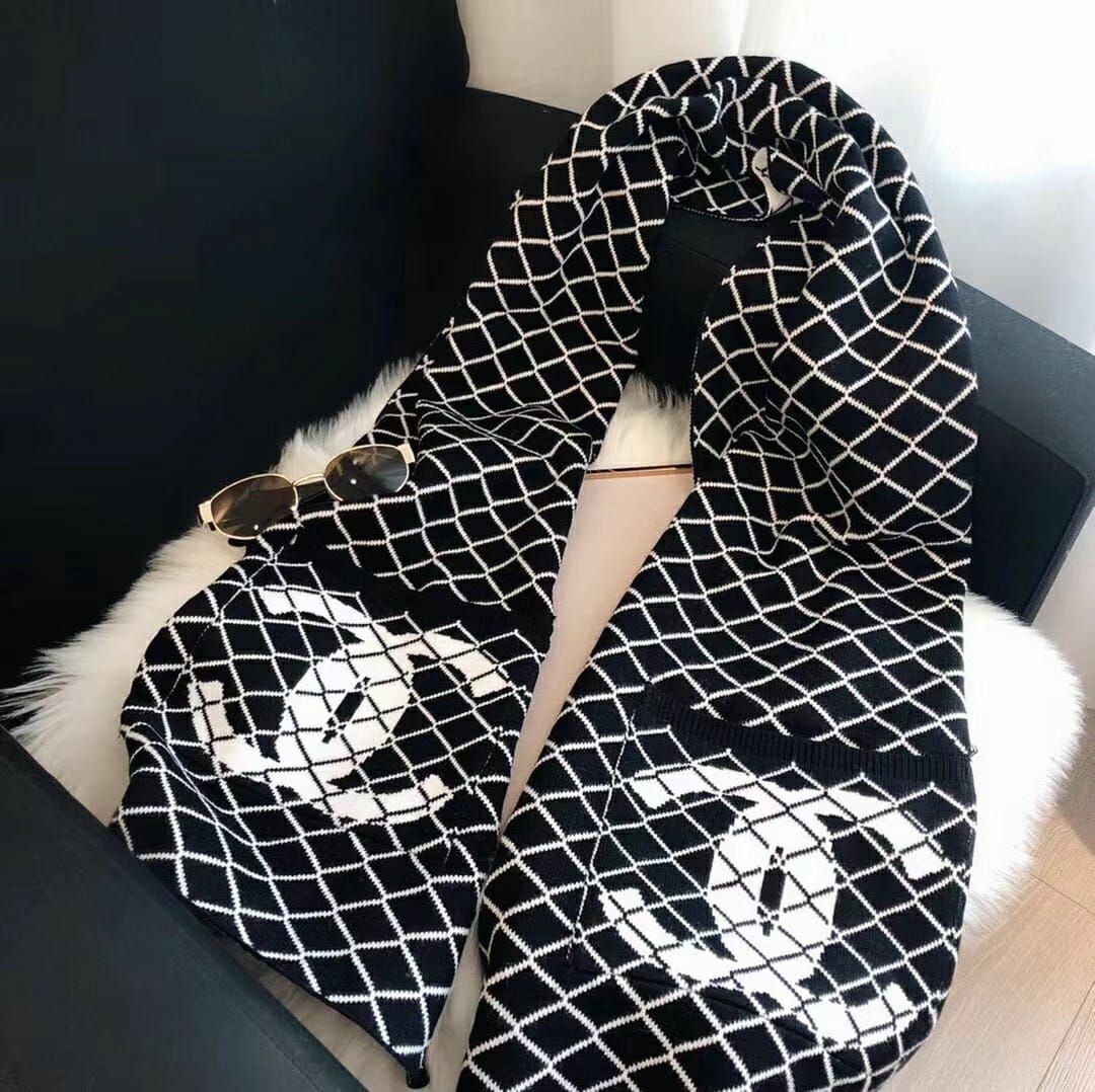 Chanel White / BLACK Muffler For Women