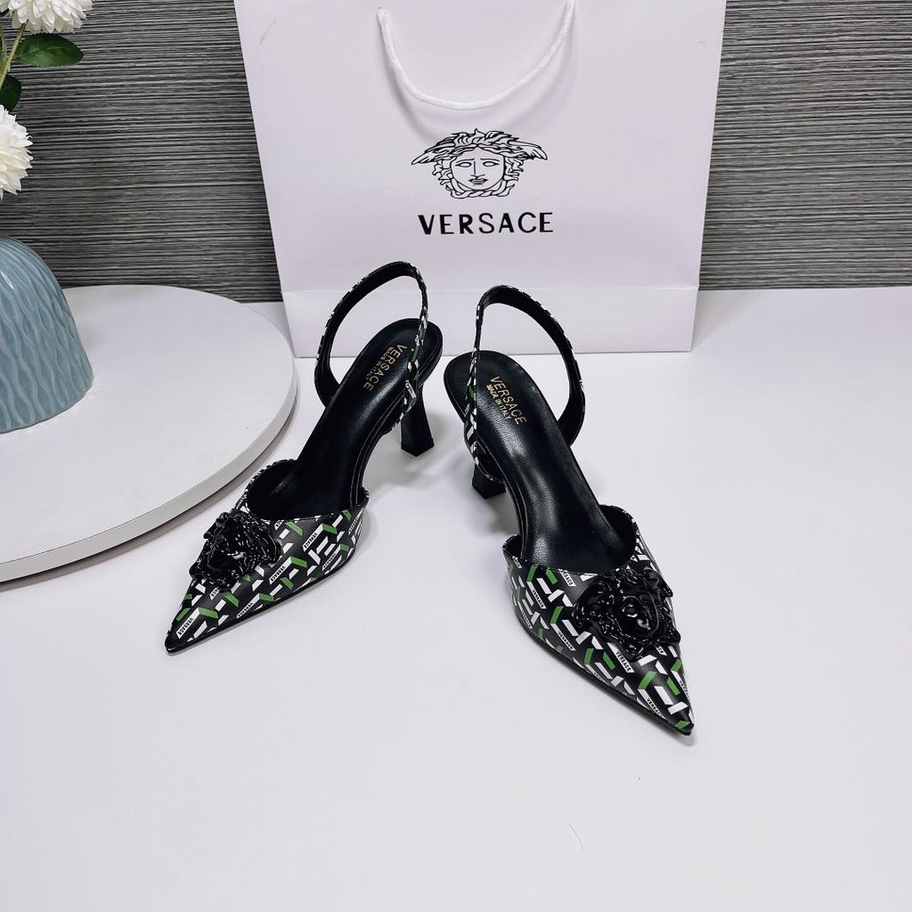 Versace Zapatos Monogram Slingback Pump