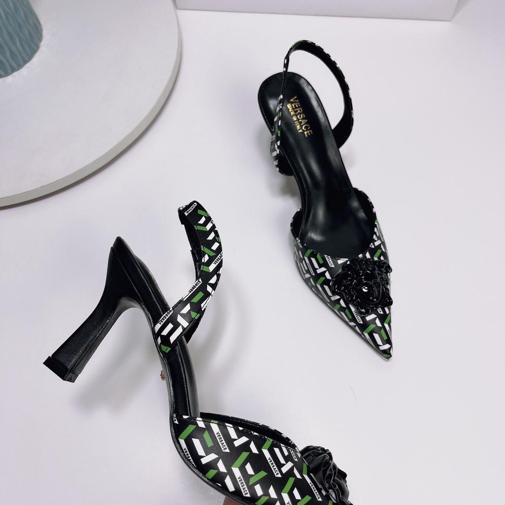 Versace Zapatos Monogram Slingback Pump